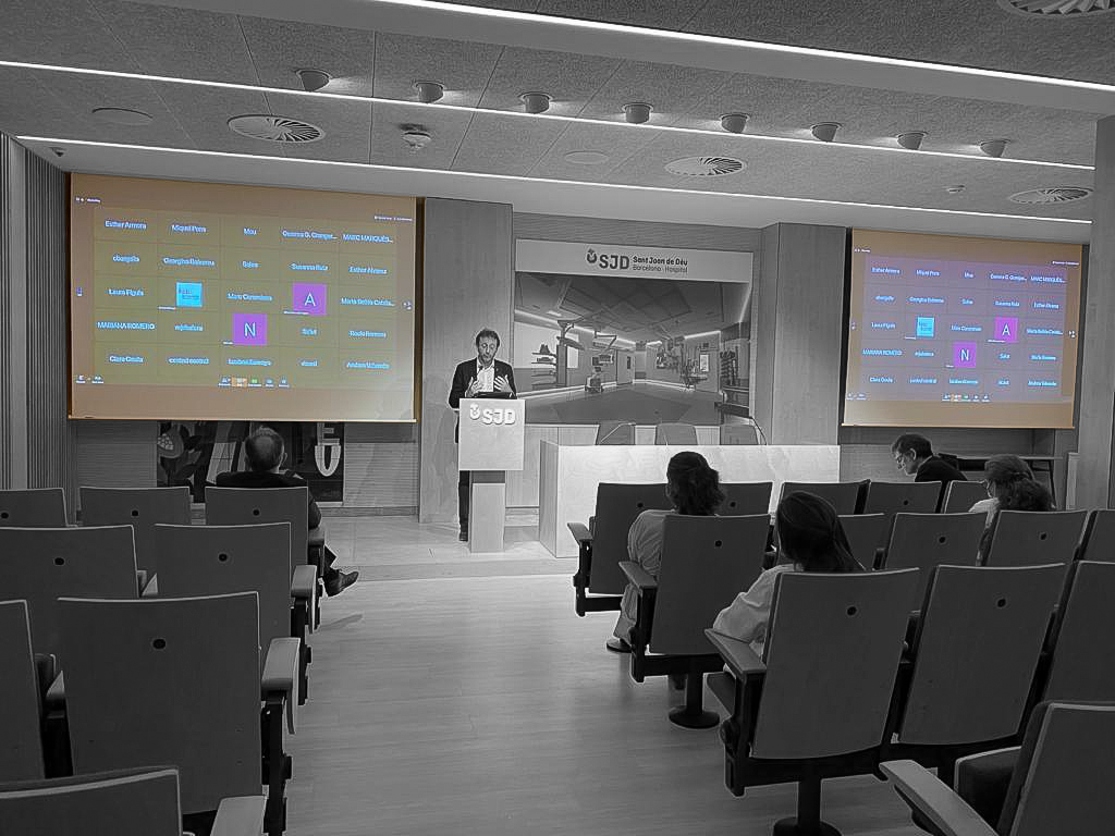 Auditorios equipados con Zoom para eventos médicos híbridos