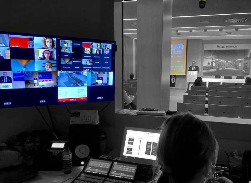 Auditorios equipados con Zoom para eventos médicos híbridos